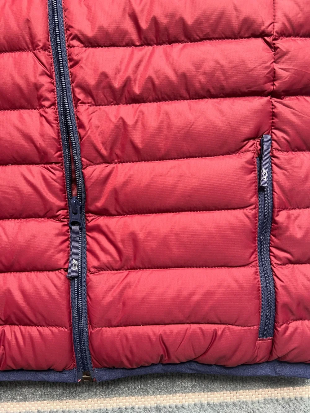 EUC Vineyard Vines Boys Puffer Vest size L